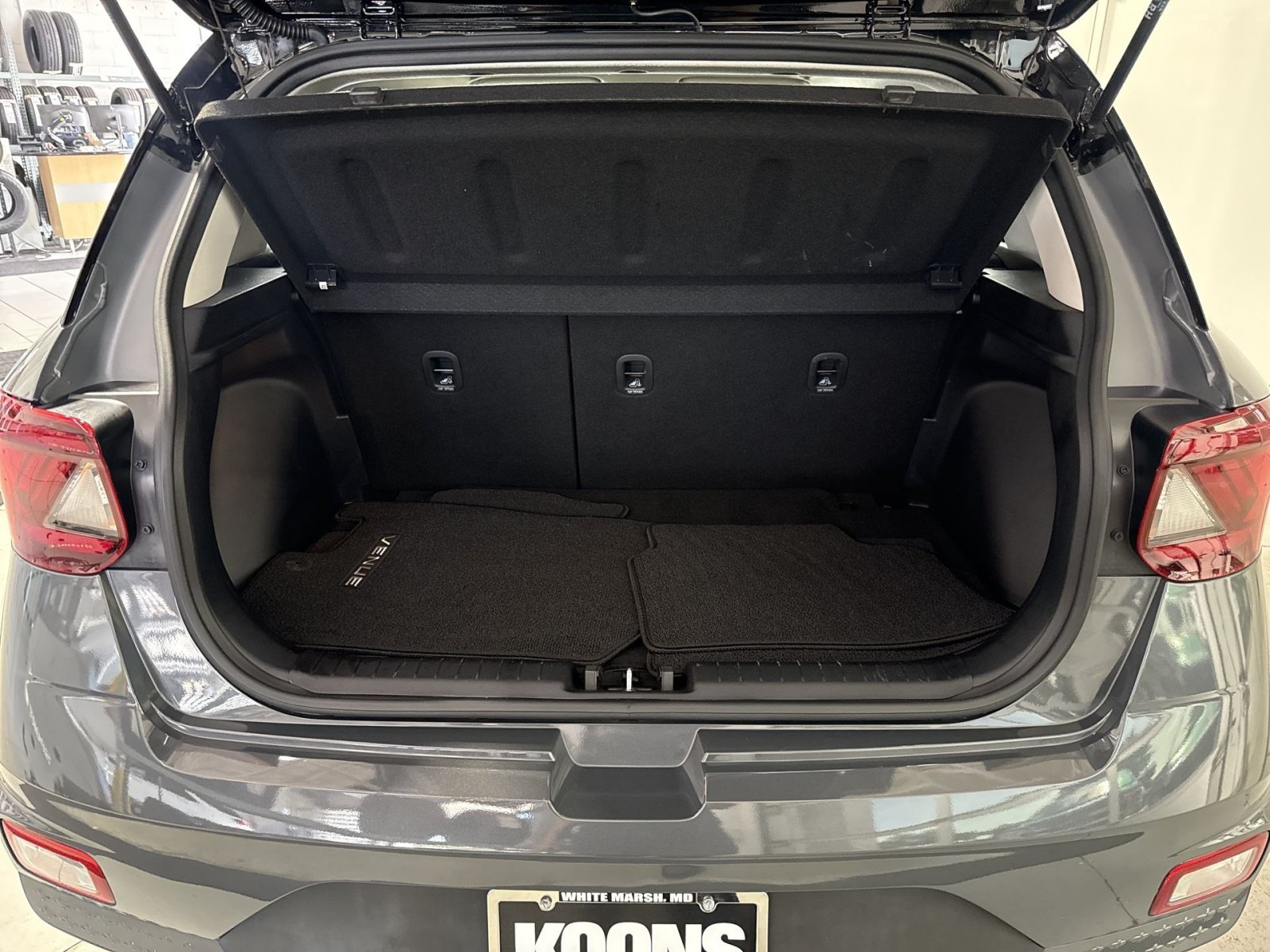 Used 2023 Hyundai Venue Limited FWD image 26