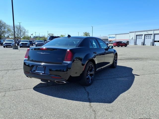 Used 2023 Chrysler 300 Touring w/ Sport Appearance Package RWD image 6