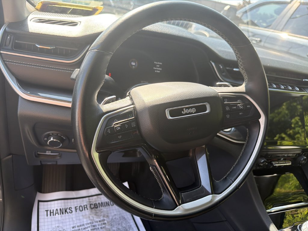Used 2022 Jeep Grand Cherokee Laredo w/ Luxury Tech Group I AWD/4WD image 18