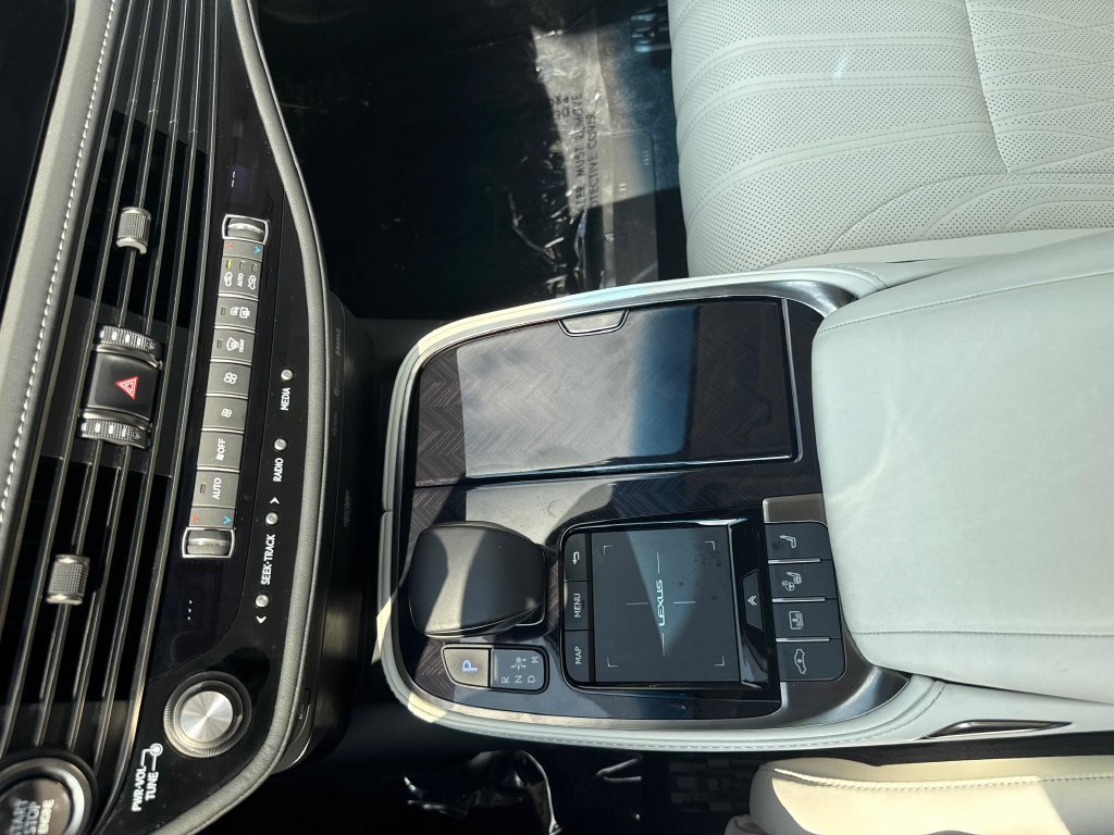 Used 2022 Lexus LS 500 w/ Interior Upgrade Package RWD image 23