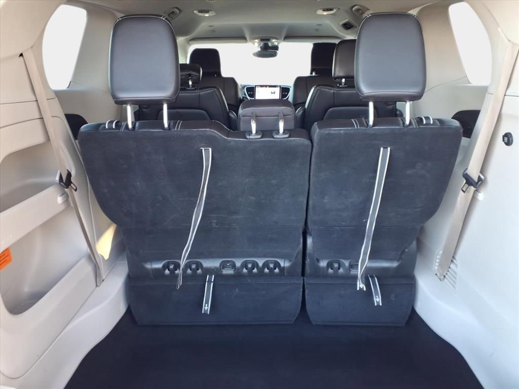Certified 2024 Chrysler Pacifica Touring-L image 19