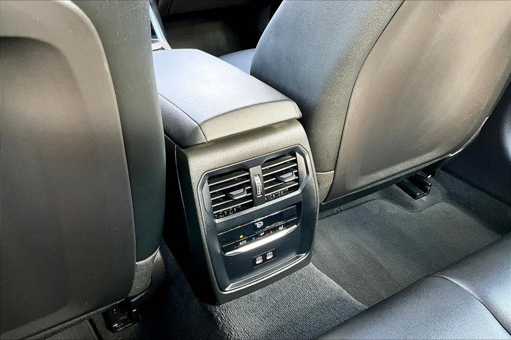Used 2025 BMW 330i Sedan RWD image 11