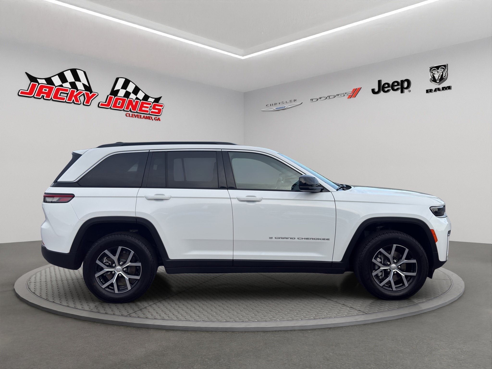 Used 2026 Jeep Grand Cherokee Limited AWD/4WD image 11