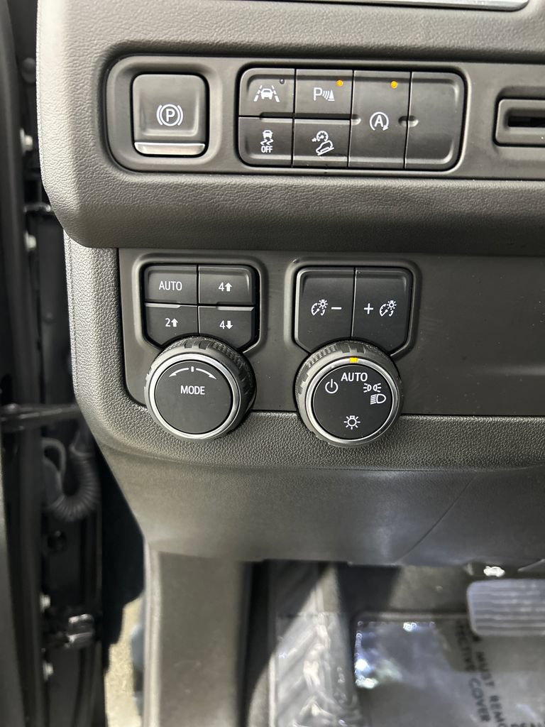 Used 2024 Chevrolet Tahoe Premier AWD/4WD image 13