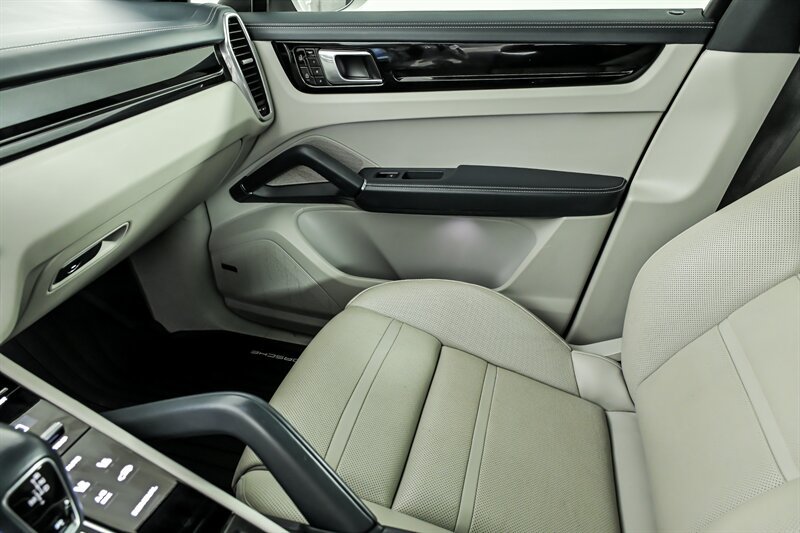 Used 2020 Porsche Cayenne S AWD/4WD image 30