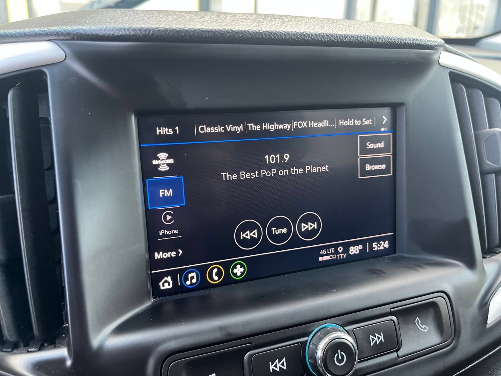 Used 2024 GMC Terrain SLE FWD image 19