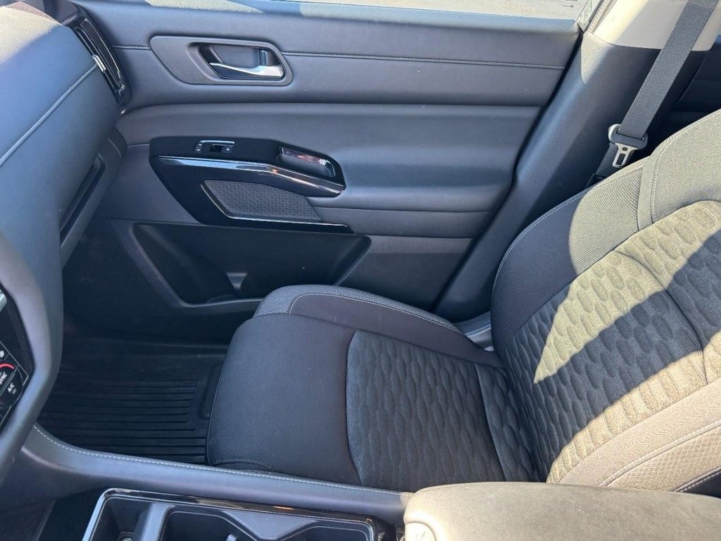 Used 2022 Nissan Pathfinder SV image 13