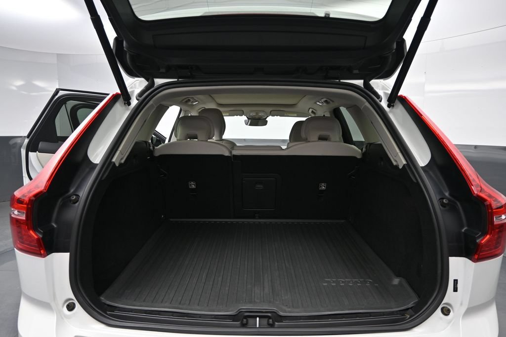 Used 2024 Volvo XC60 B5 Core w/ Protection Package Premier AWD/4WD image 15