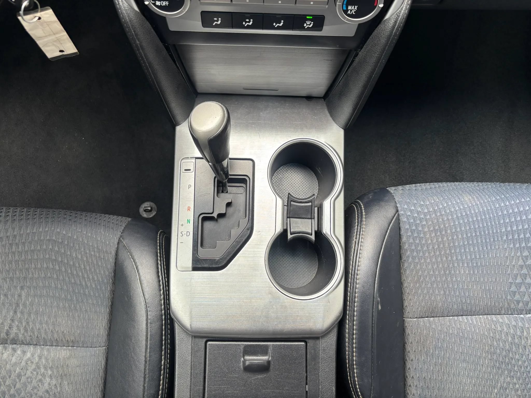 Used 2014 Toyota Camry SE w/ Fleet Convenience Package FWD image 19