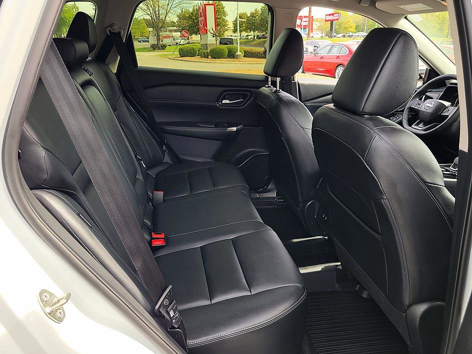 Certified 2025 Nissan Rogue SL image 18