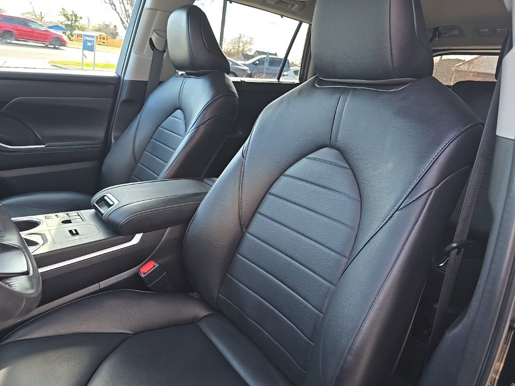 Used 2024 Toyota Highlander XLE image 19