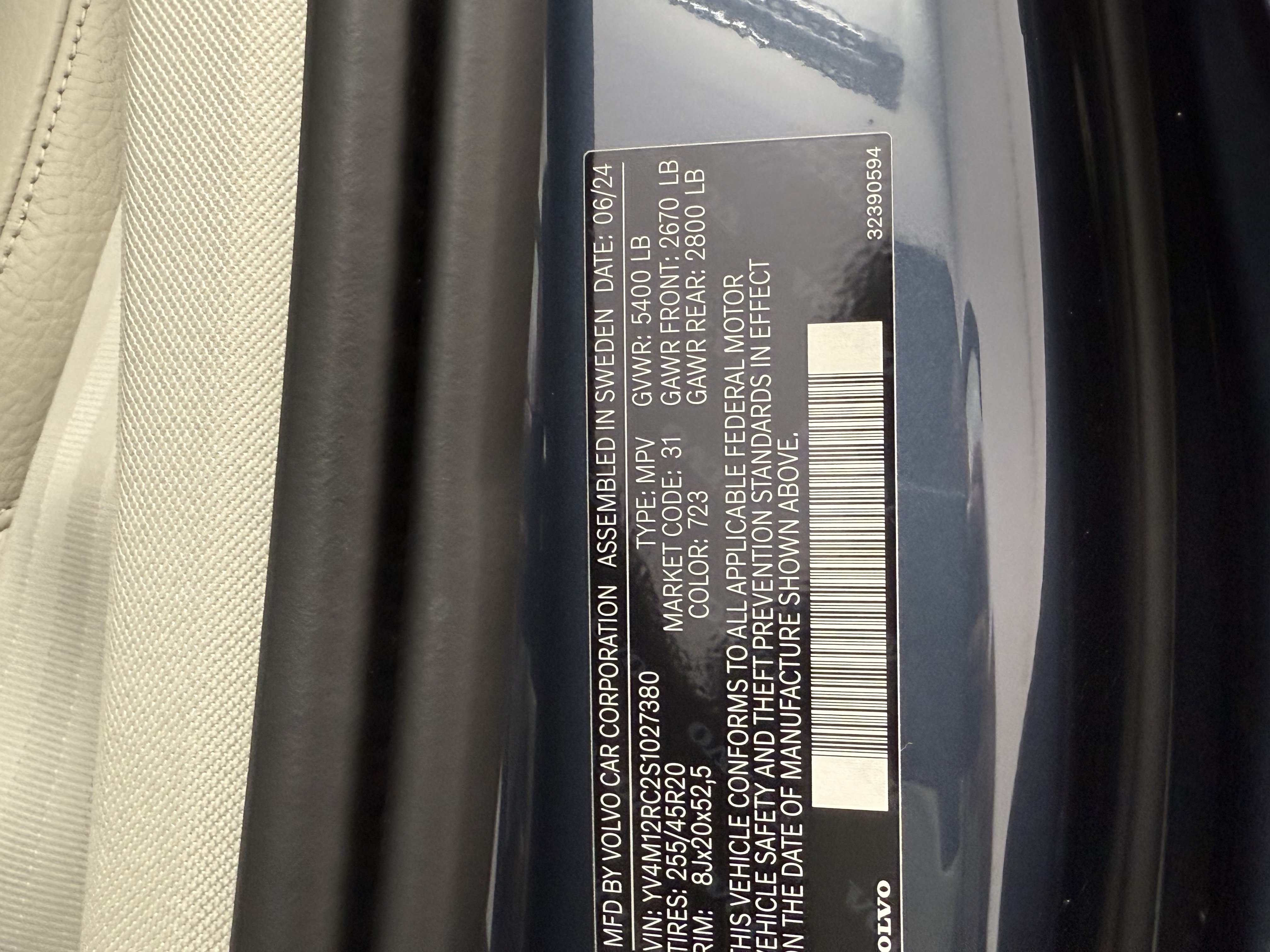 Certified 2025 Volvo XC60 B5 Plus w/ Protection Package Premier AWD/4WD image 30