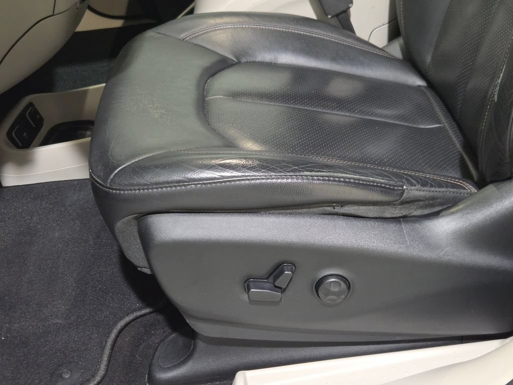 Certified 2018 Chrysler Pacifica Touring-L Plus FWD image 18