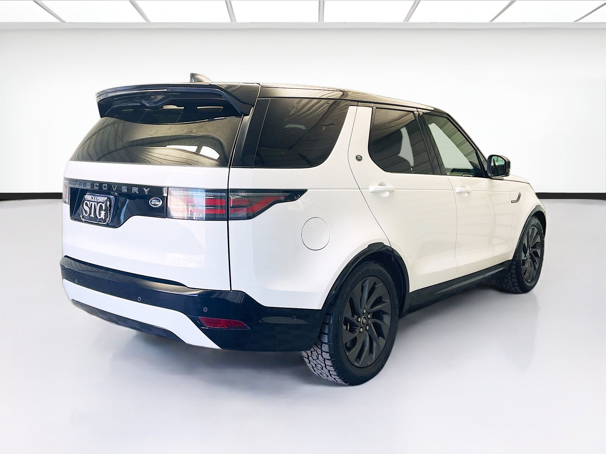 Used 2023 Land Rover Discovery S R-Dynamic AWD/4WD image 4