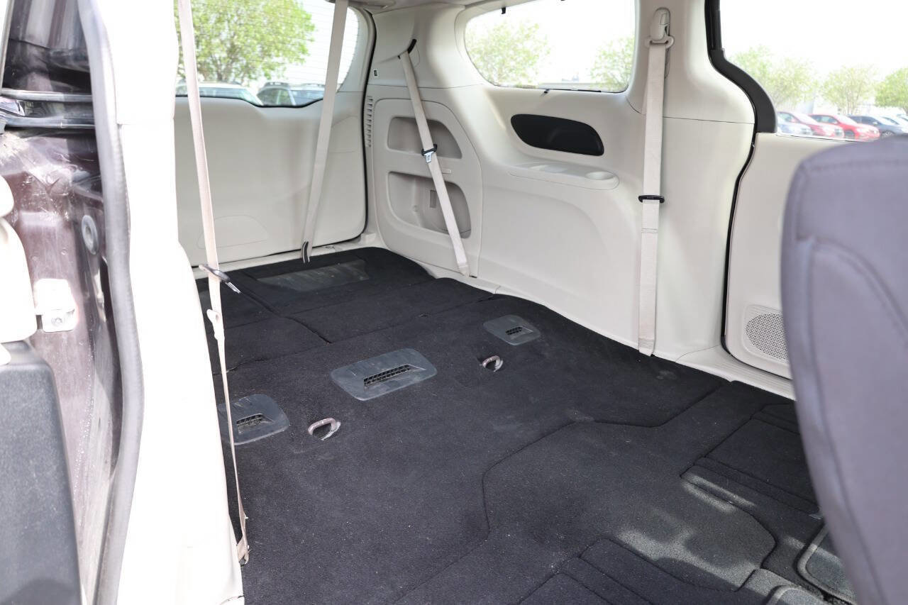 Used 2017 Chrysler Pacifica Touring Plus image 17