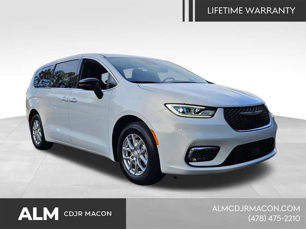 New 2026 Chrysler Pacifica Select