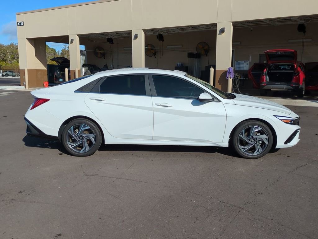 Certified 2025 Hyundai Elantra SEL image 4