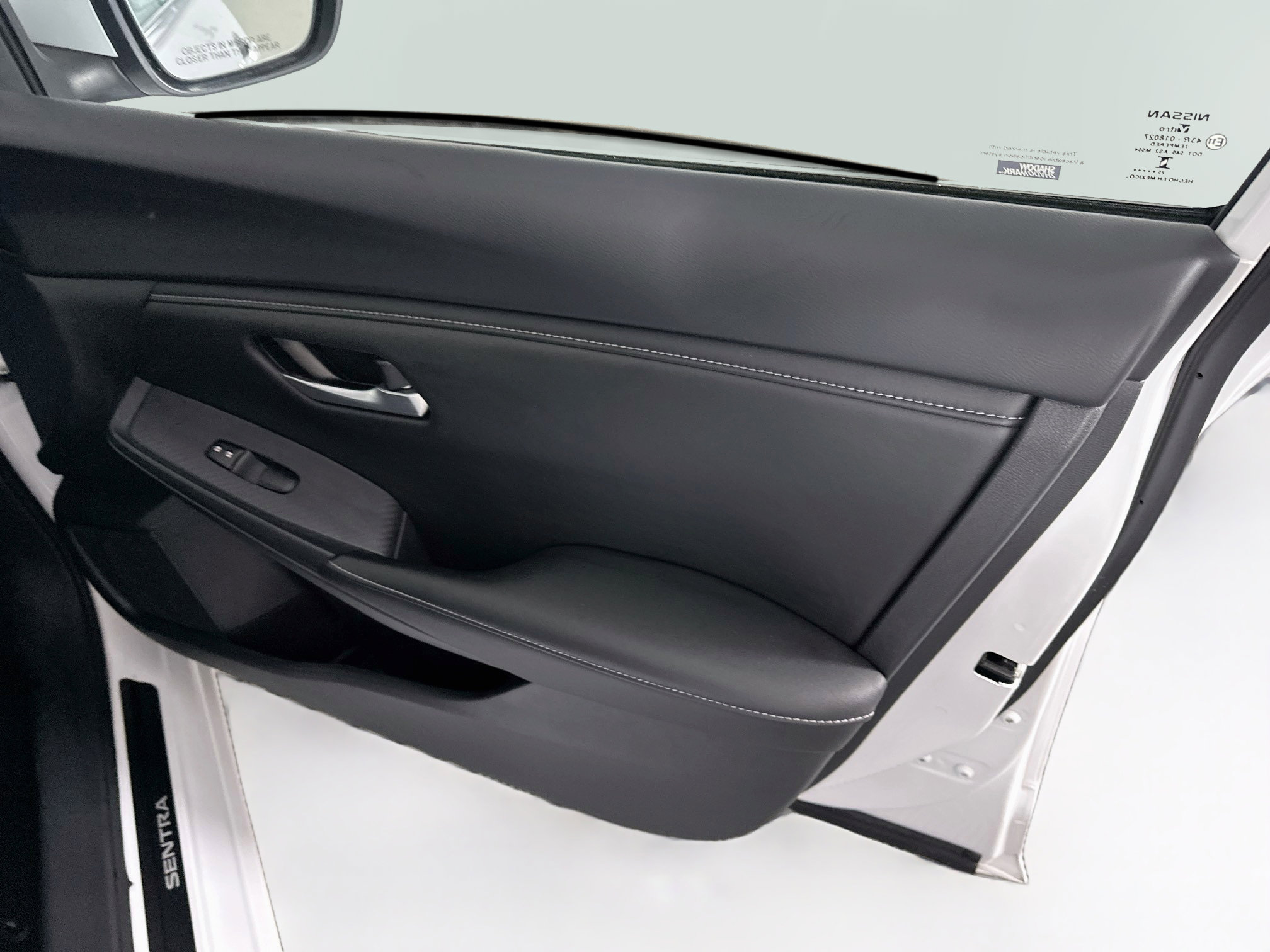 Used 2025 Nissan Sentra SV FWD image 30
