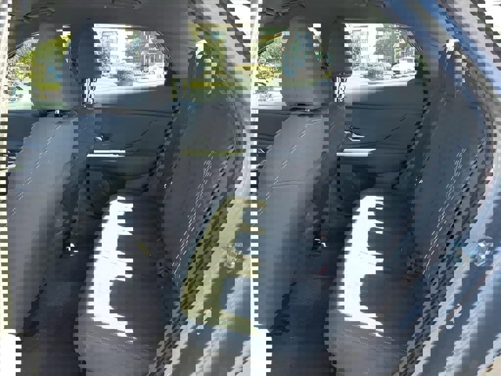 Used 2023 Hyundai Elantra Blue image 4