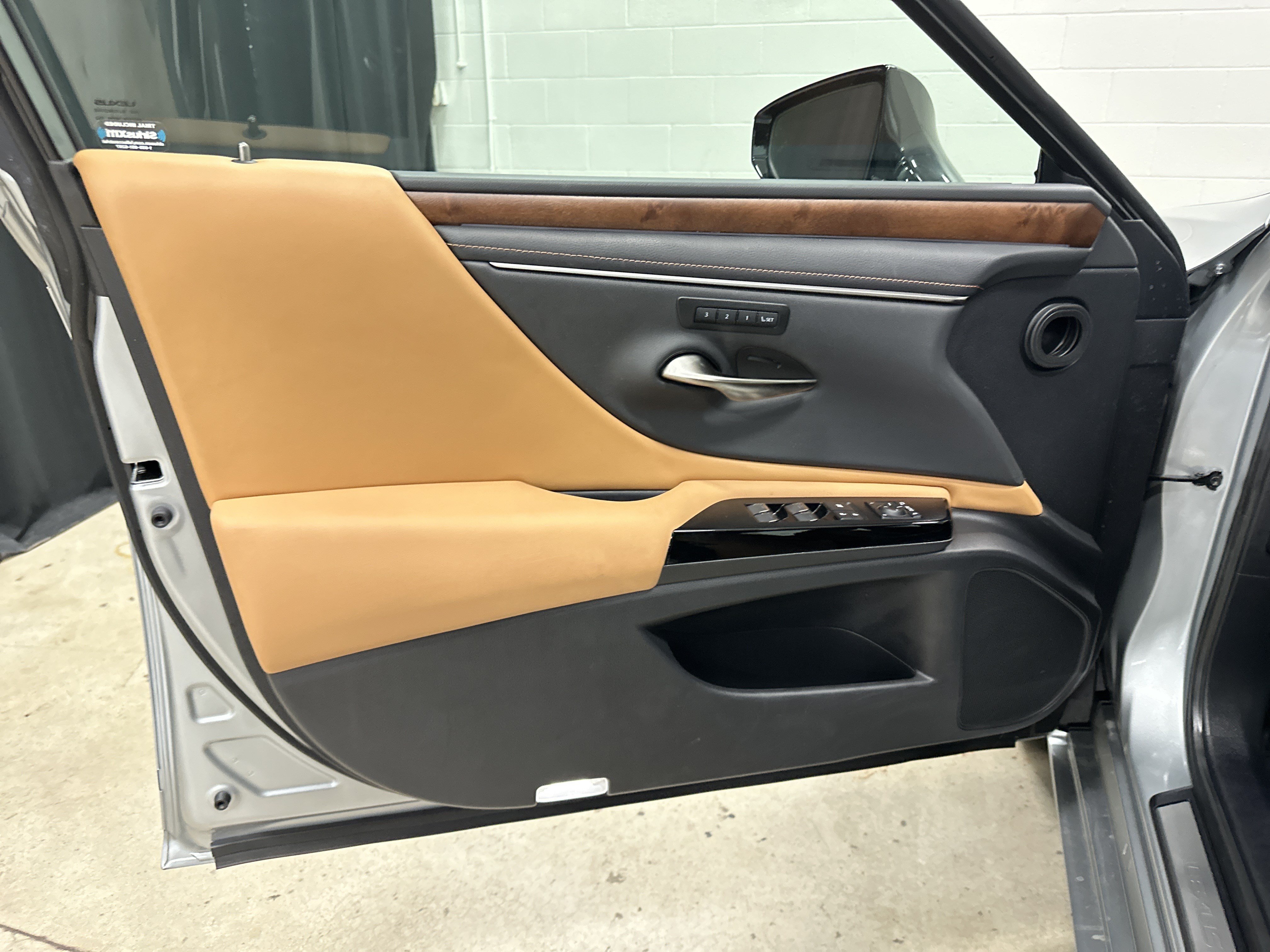 Certified 2025 Lexus ES 350 w/ Premium Package FWD image 14