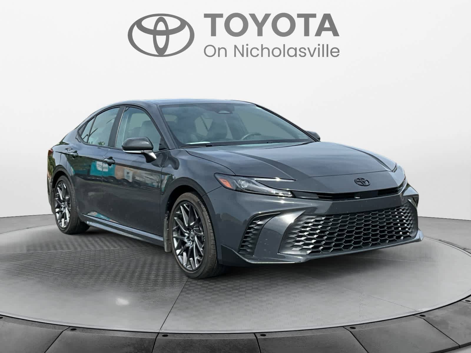 Used 2025 Toyota Camry SE w/ Convenience Package FWD image 8