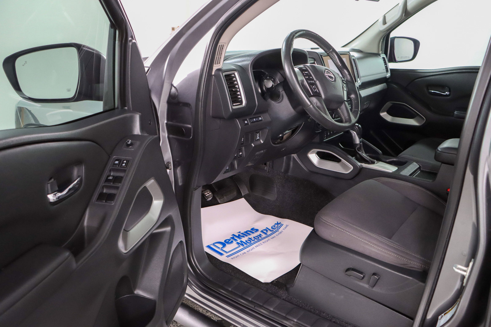 Used 2023 Nissan Frontier SV w/ SV Convenience Package AWD/4WD image 3