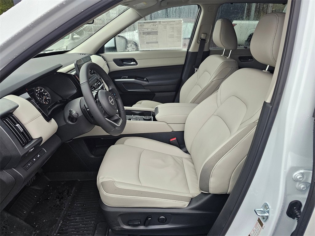 New 2025 Nissan Pathfinder SL w/ Cargo Package image 15