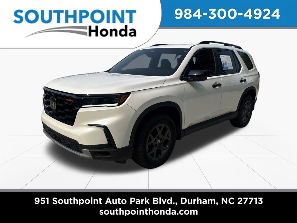 Used 2025 Honda Pilot TrailSport image 3