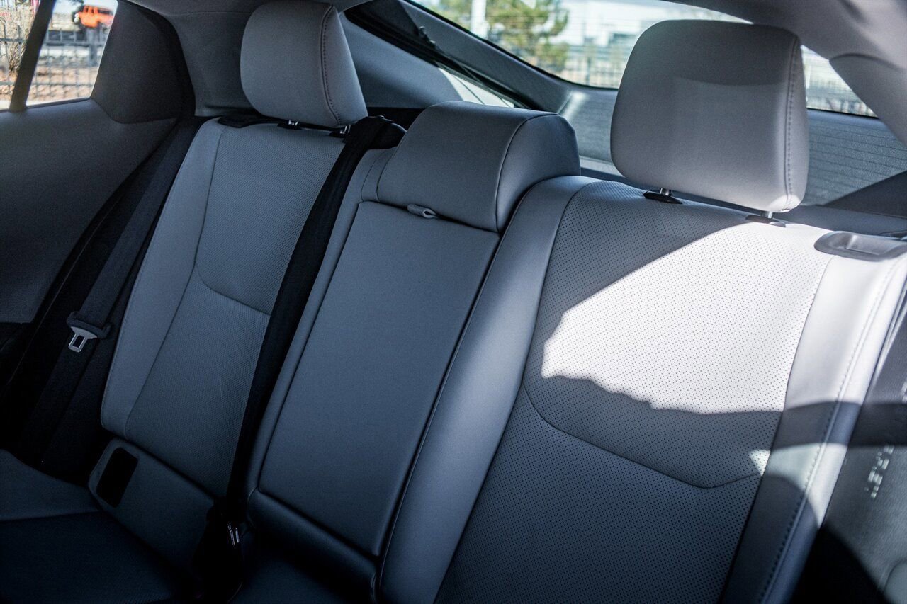 Used 2024 Toyota Prius XLE image 33