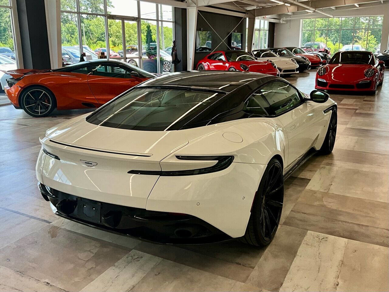 Used 2018 Aston Martin DB11 V12 image 10