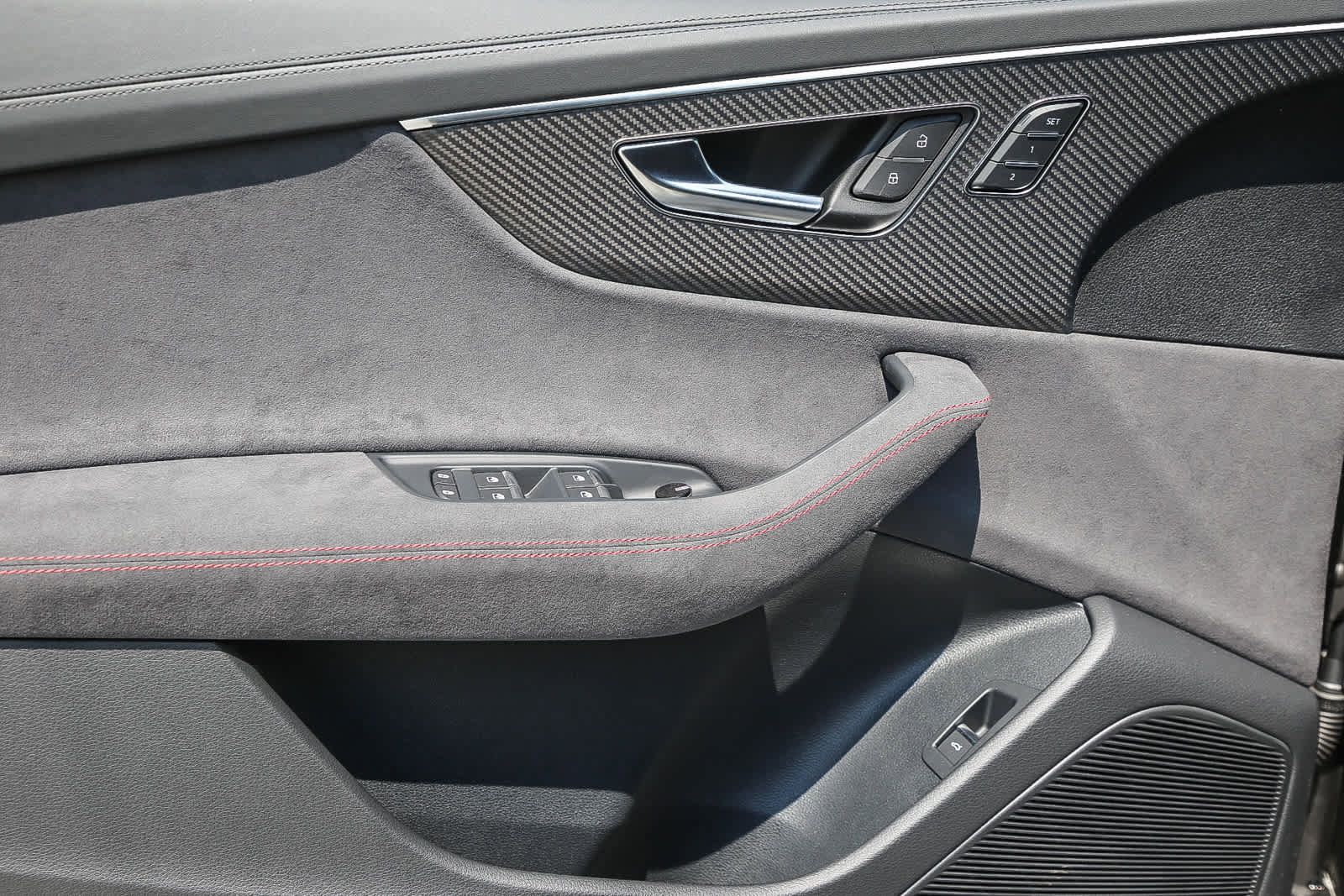 New 2025 Audi RS Q8 performance image 24