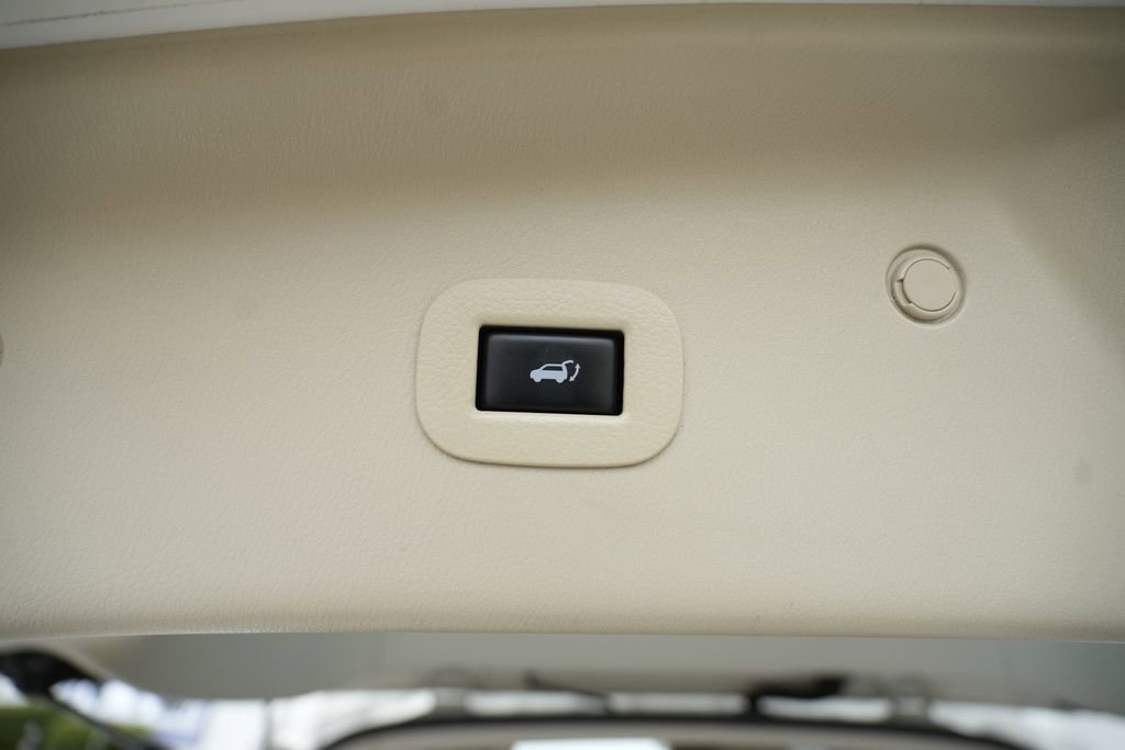 Used 2012 INFINITI QX56 4WD w/ Deluxe Touring Pkg image 16