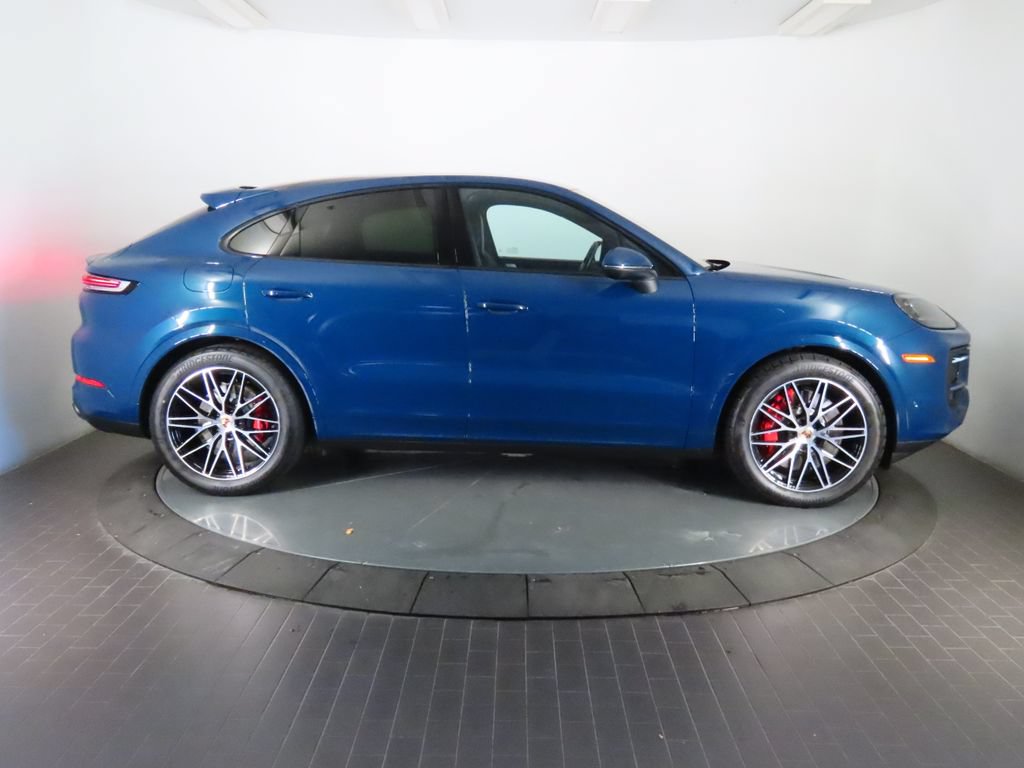 Certified 2025 Porsche Cayenne S AWD/4WD image 8