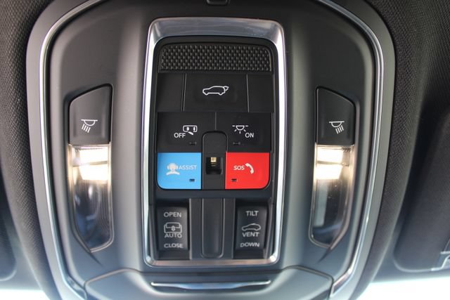 Used 2025 Jeep Grand Cherokee Altitude RWD image 38