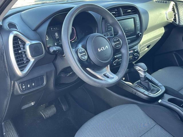 Used 2023 Kia Soul LX w/ LX Technology Package image 12