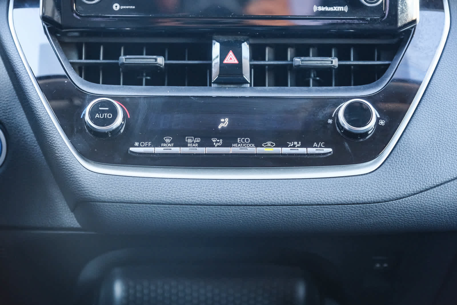 Used 2021 Toyota Corolla LE FWD image 15