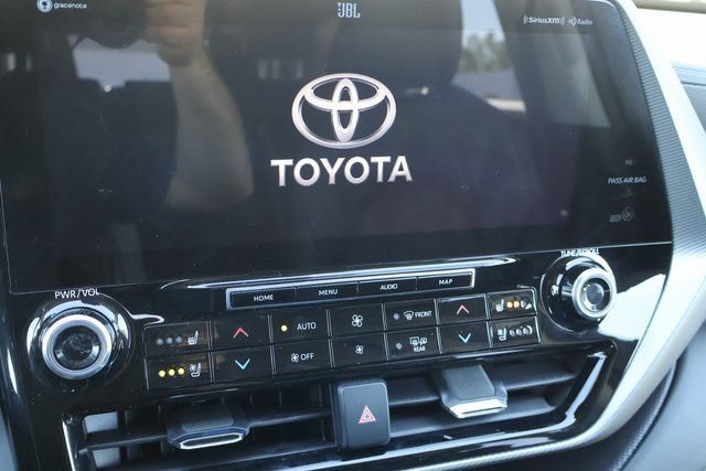 Used 2022 Toyota Highlander Platinum AWD/4WD image 18