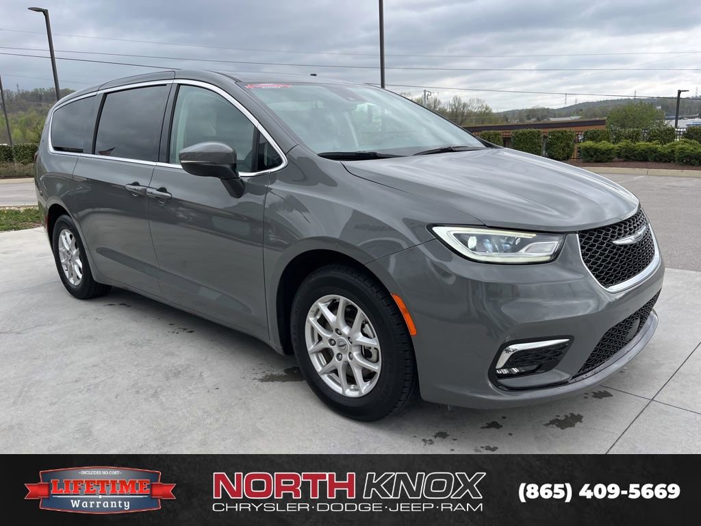 Used 2023 Chrysler Pacifica Touring-L image 28
