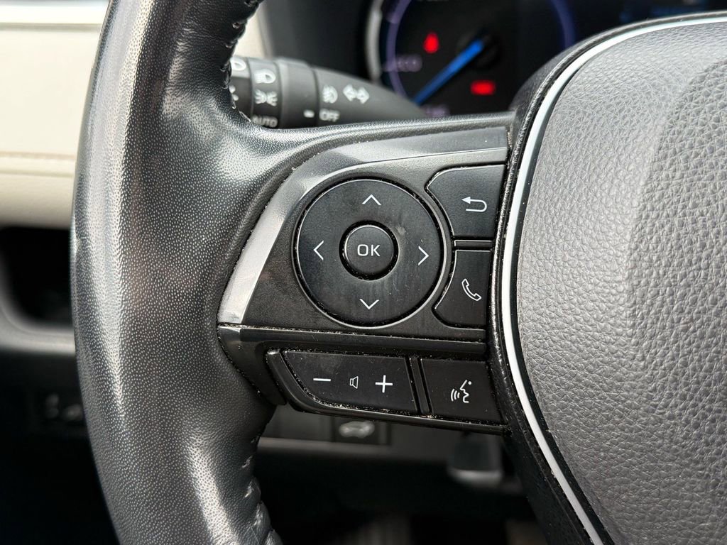 Used 2023 Toyota RAV4 XLE Premium image 17