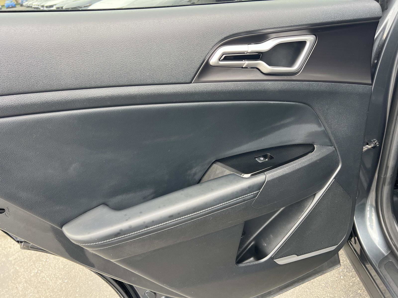 Used 2023 Kia Sportage EX image 22