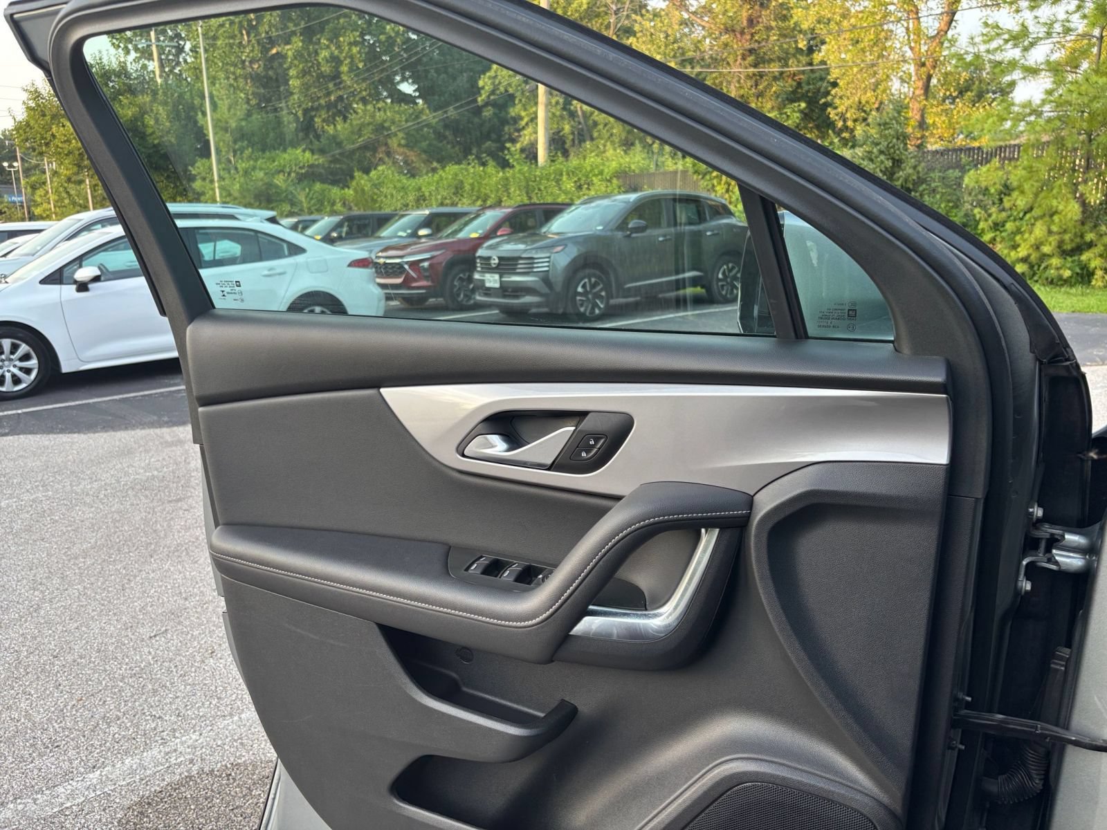 Used 2025 Chevrolet Blazer LT FWD image 18