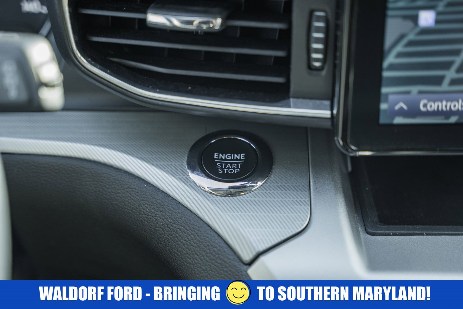 Used 2022 Ford Explorer XLT w/ Equipment Group 202A image 25