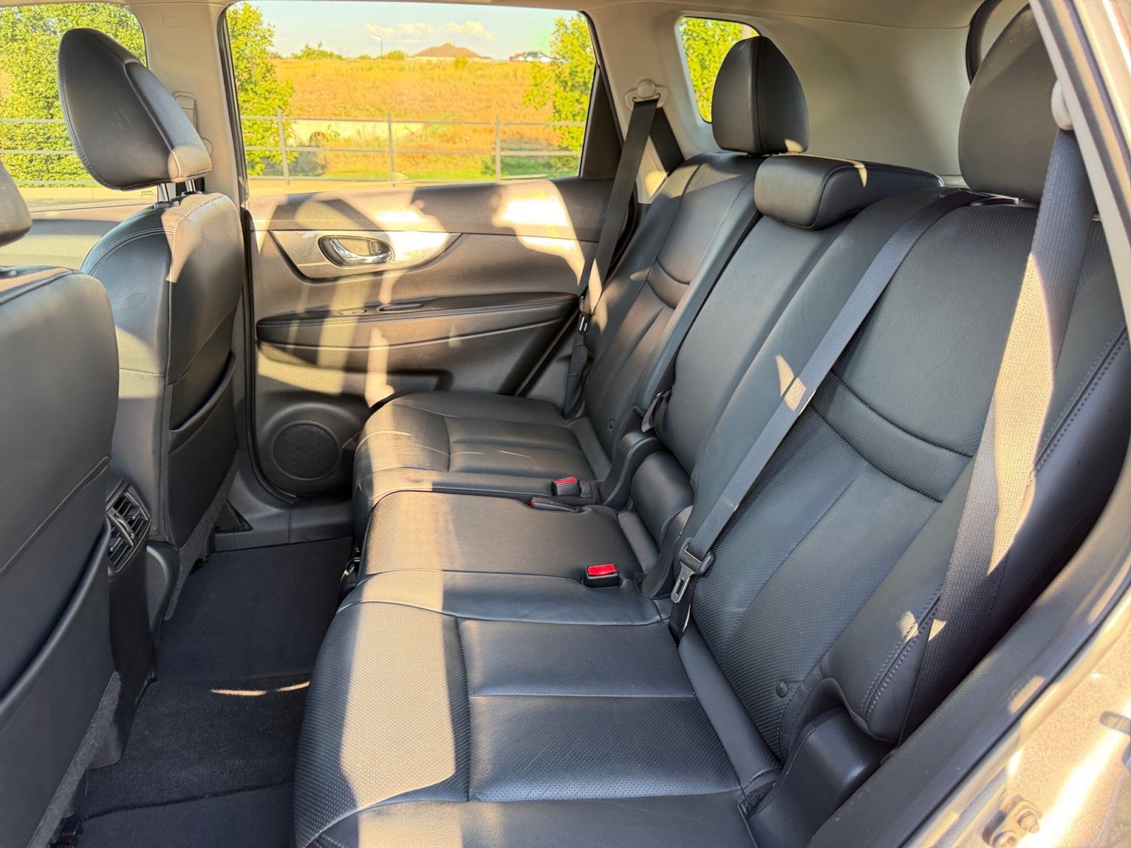 Used 2015 Nissan Rogue SL w/ SL Premium Package AWD/4WD image 17