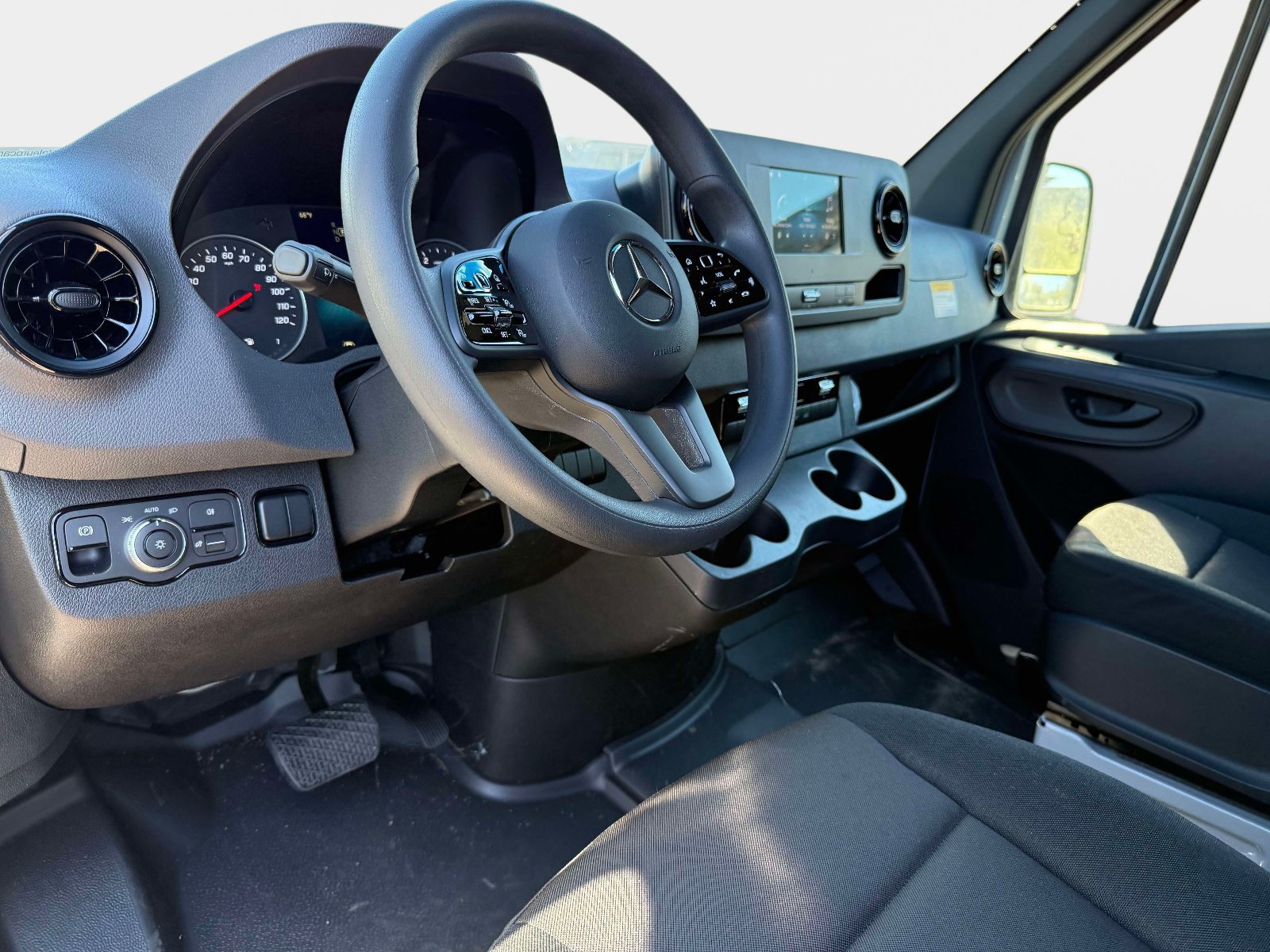Used 2024 Mercedes-Benz Sprinter 2500 image 20