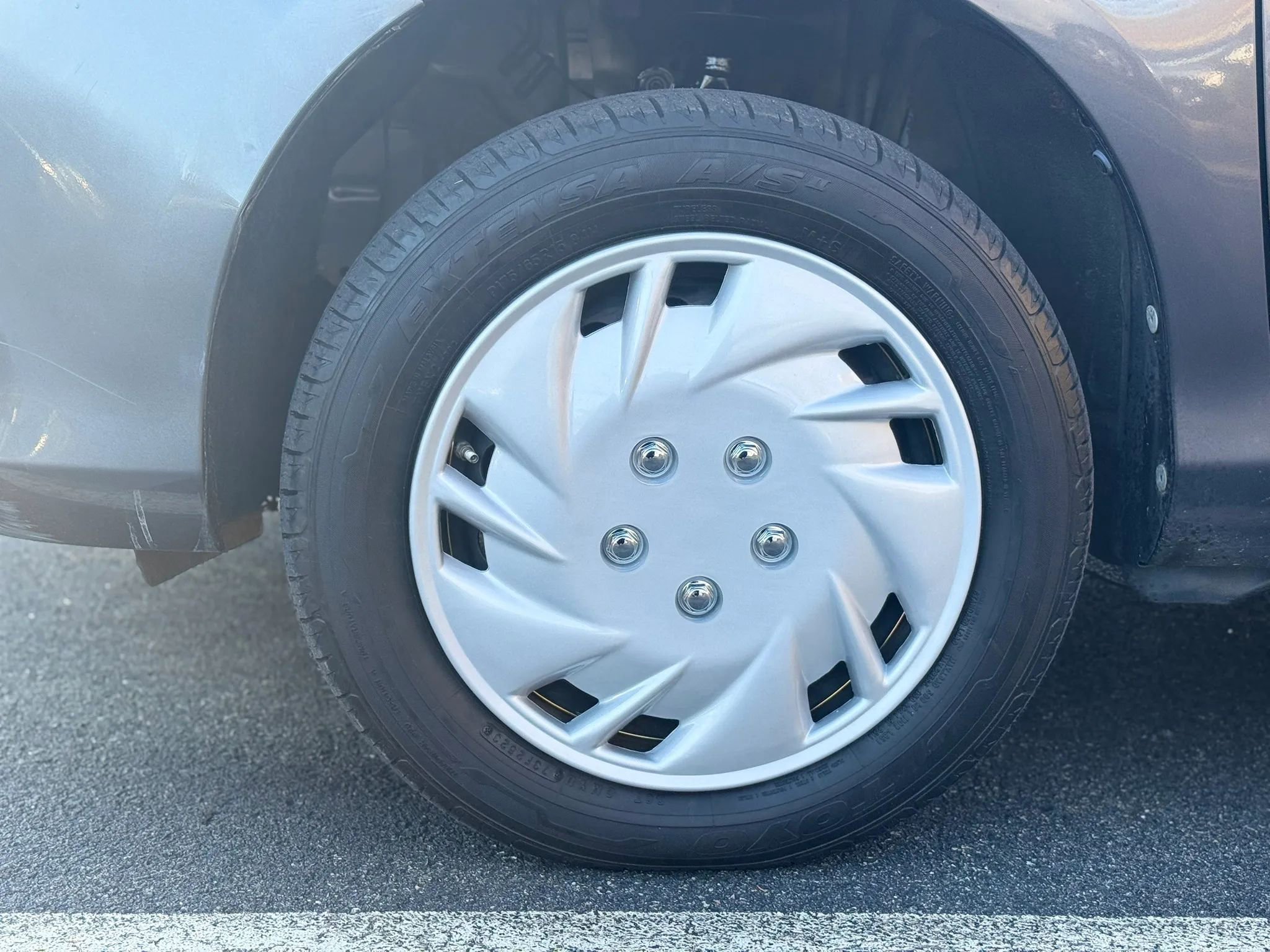 Used 2014 Toyota Yaris L image 13