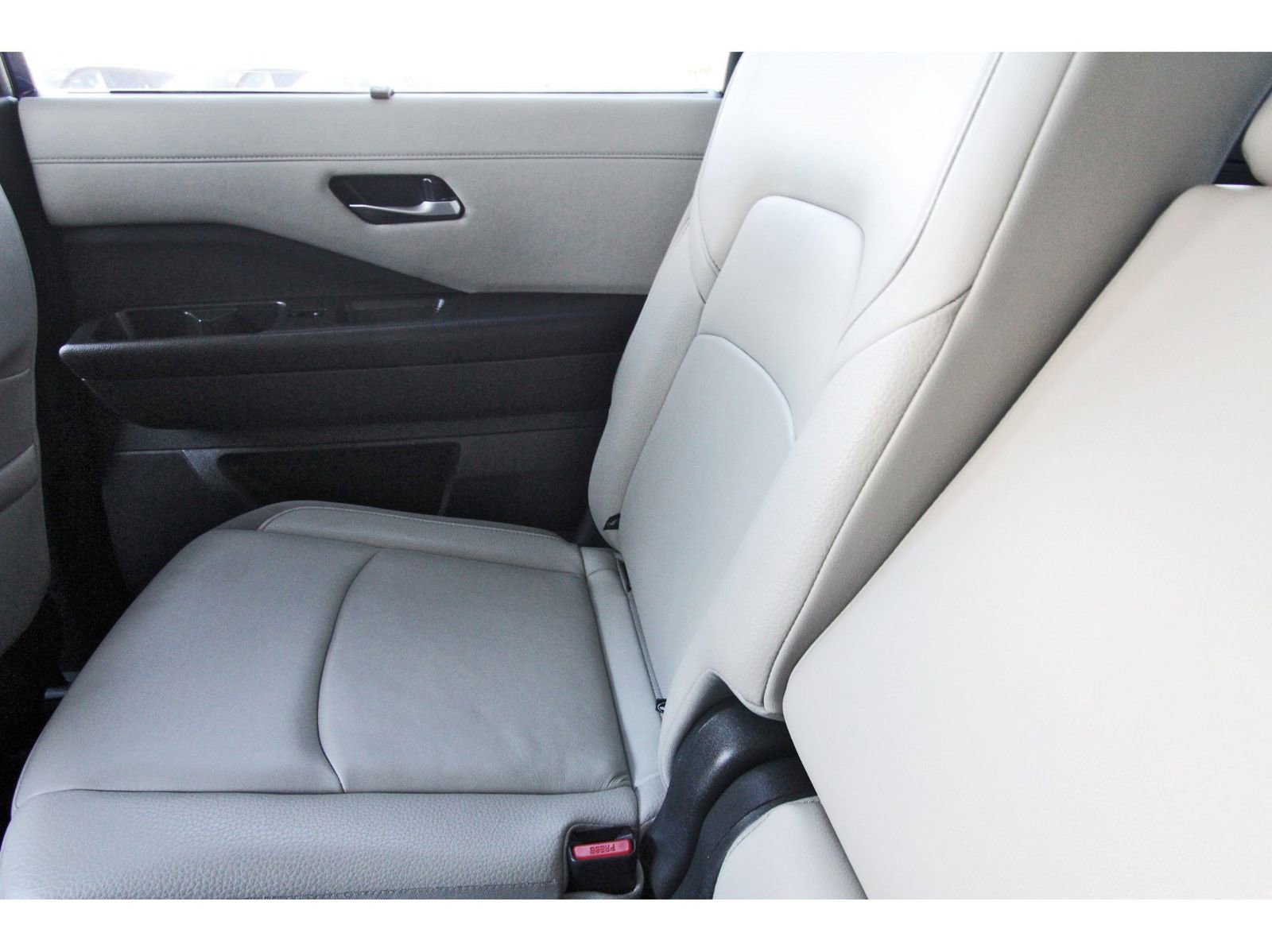 Used 2025 Nissan Pathfinder SL image 14