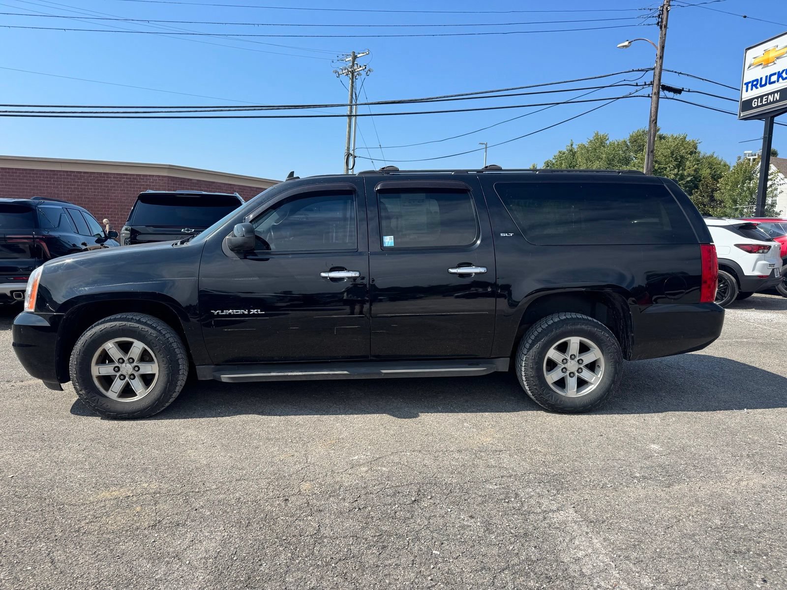 Used 2013 GMC Yukon XL SLT AWD/4WD image 2