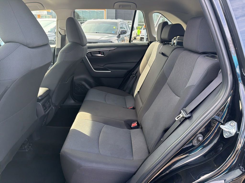 Used 2025 Toyota RAV4 XLE image 22