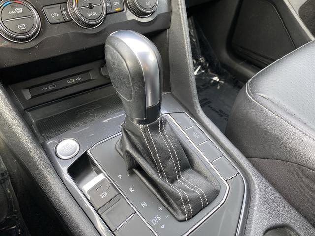Used 2021 Volkswagen Tiguan SE image 18
