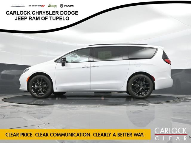 New 2026 Chrysler Pacifica Limited w/ Uconnect Theater Family Group image 64